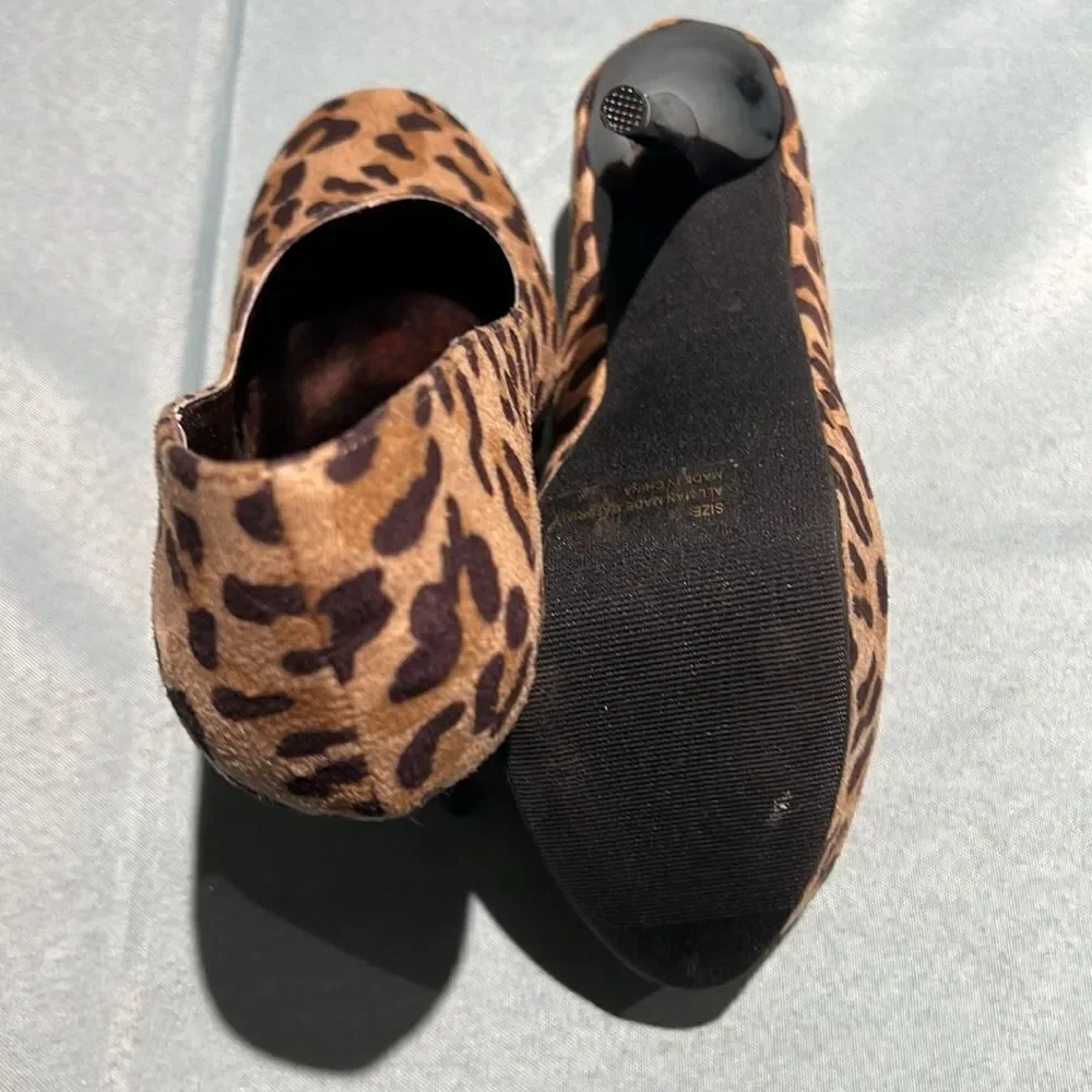 Charlotte Russe Leopard Print Heels‎ size 8.  B56